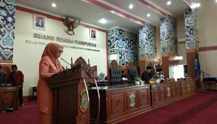 Lusje Tabalujan Sampaikan LKPJ Wali Kota Pangkalpinang TA 2023 Ke DPRD