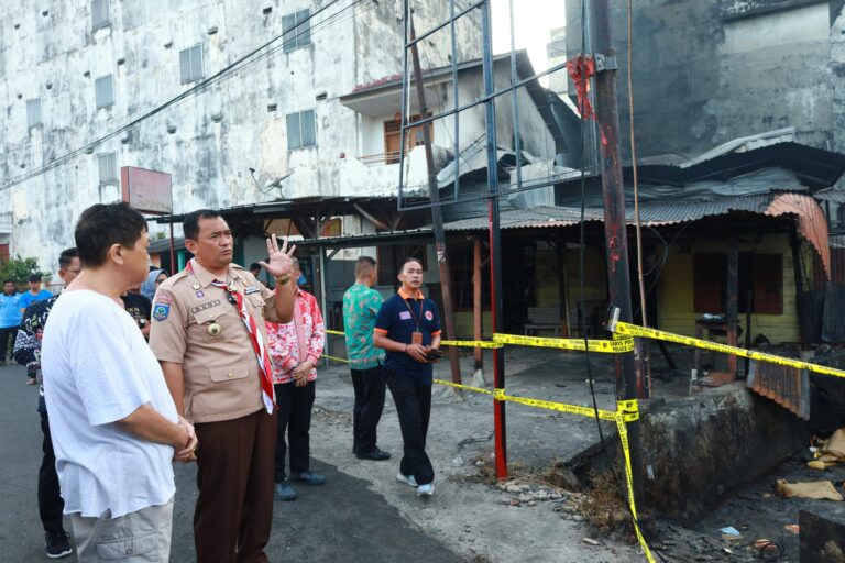 Tinjau Lokasi Kebakaran Pj Walikota Pangkalpinang Temui Seluruh Korban