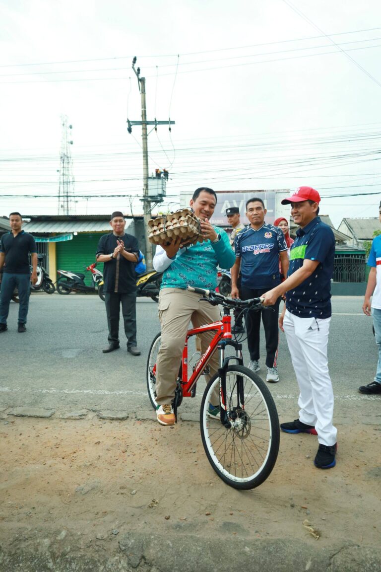 Gaungkan Program Merdeka Stunting, Pj Wali Kota dan Ketua TP PKK Pangkalpinang Bagikan 17845 Telur