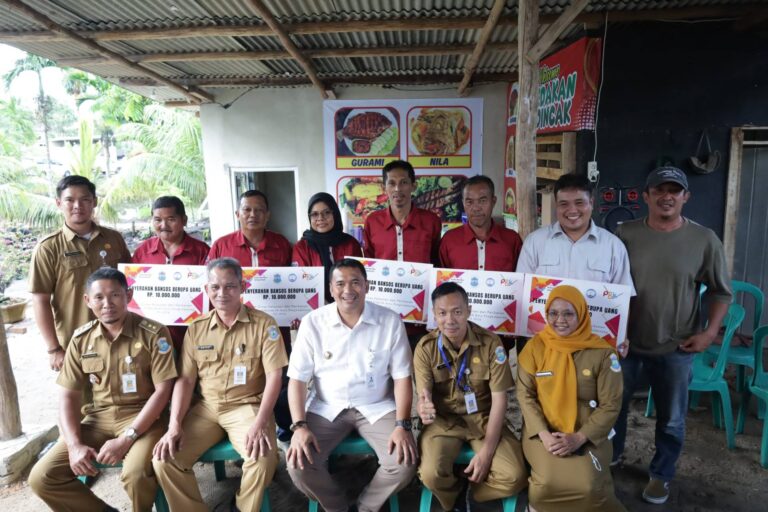 Pj Walikota Budi Utama Kucurkan Bantuan Terhadap Kelompok Budi Daya Ikan