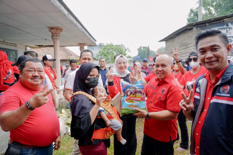 Tebus Murah Beras PDI P Molen Ramai di Serbu Masyarakat